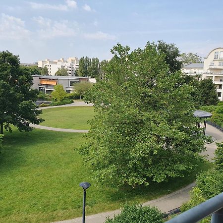 מונטיגני-לה-ברטונאוקס Appartement Residentiel Au Vert Et Au Frais מראה חיצוני תמונה