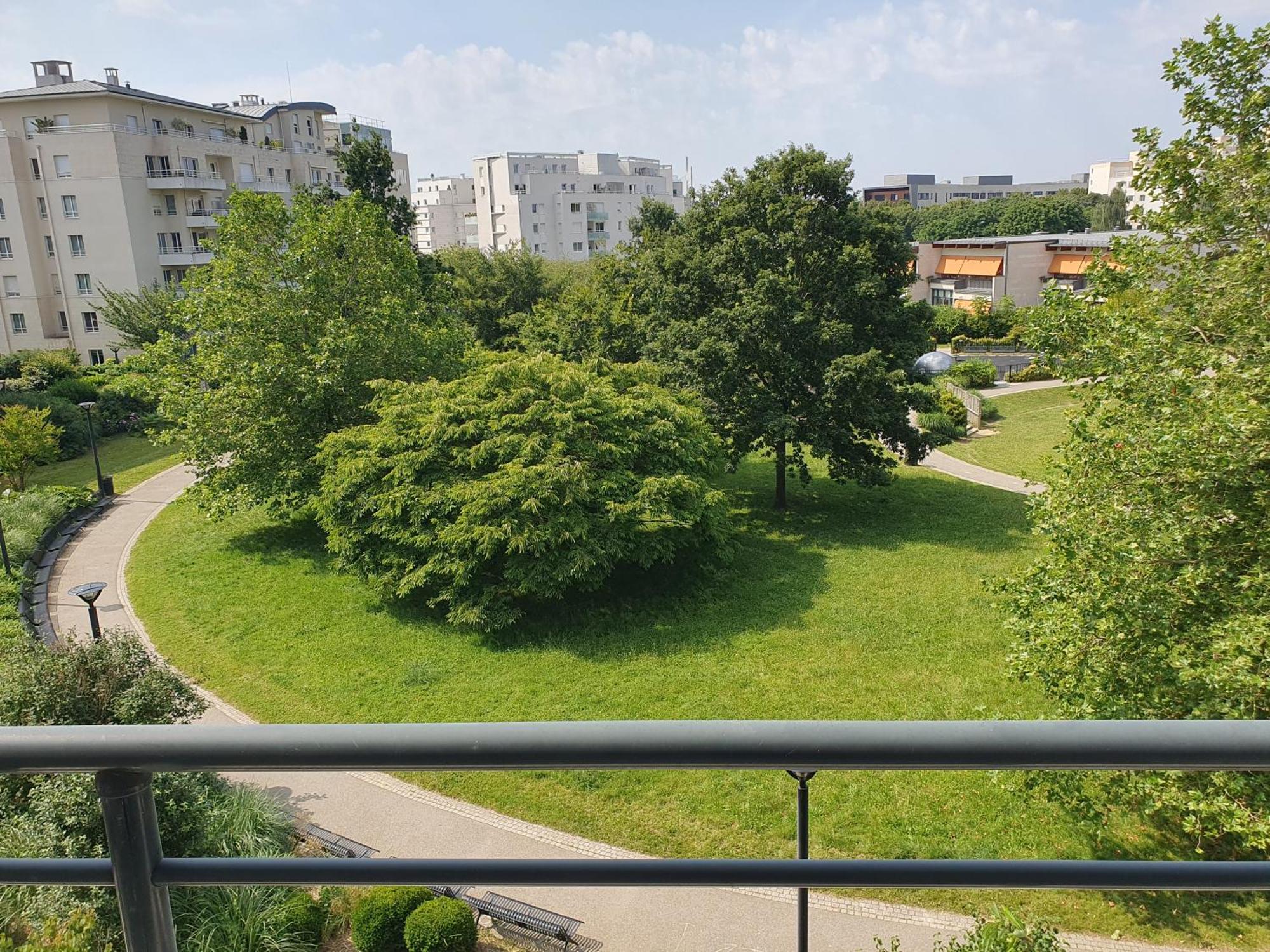 מונטיגני-לה-ברטונאוקס Appartement Residentiel Au Vert Et Au Frais מראה חיצוני תמונה