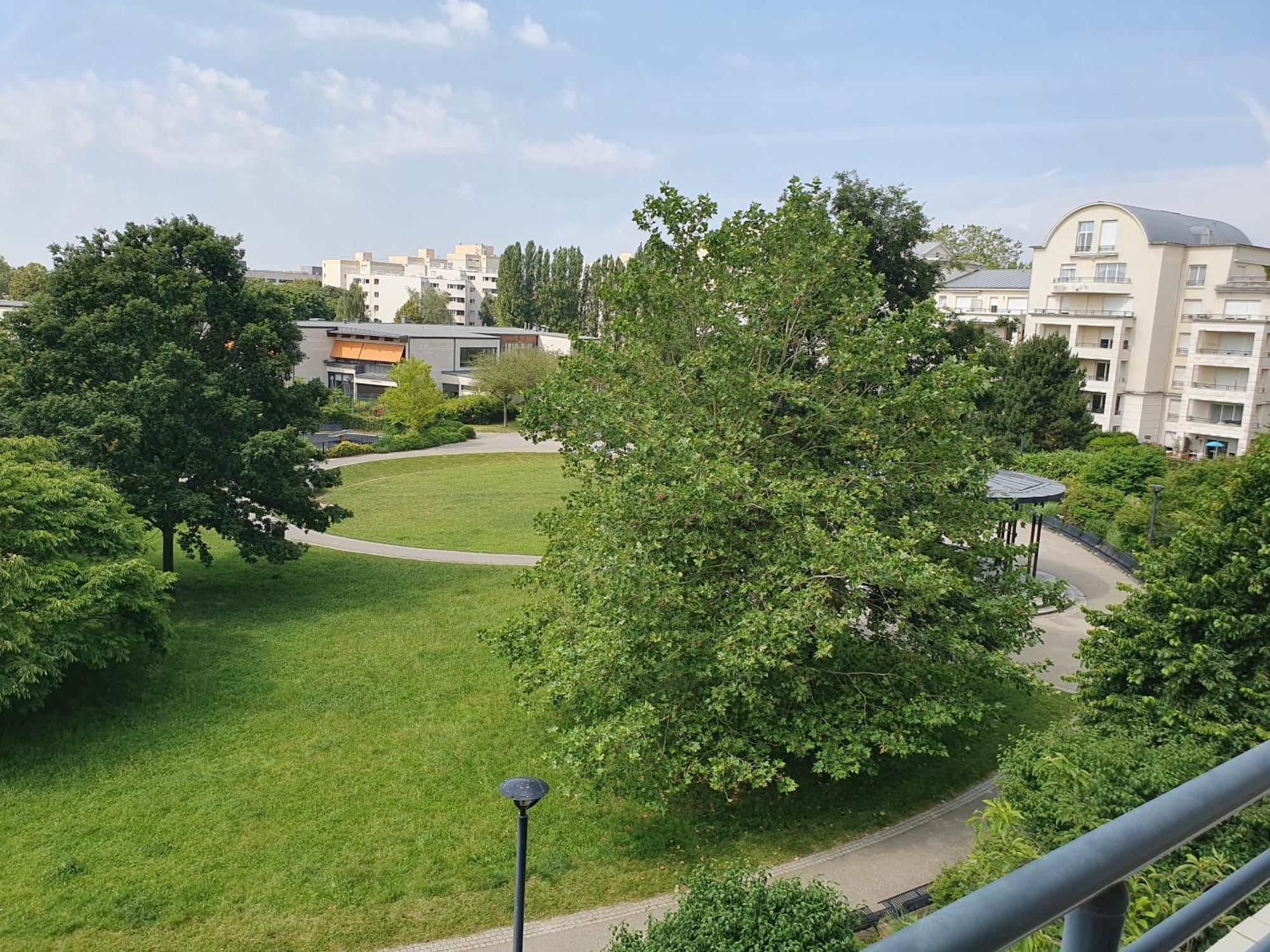 מונטיגני-לה-ברטונאוקס Appartement Residentiel Au Vert Et Au Frais מראה חיצוני תמונה
